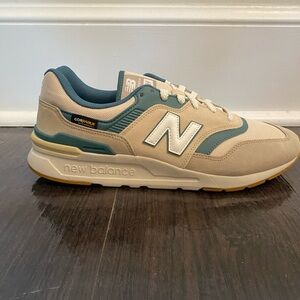 New Balance 977H (M 10.5)